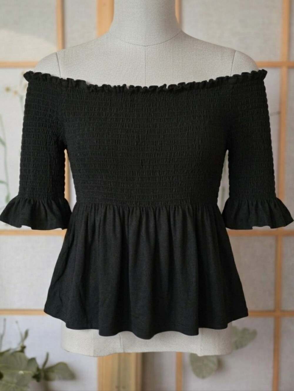 Liberty Love Black Off-Shoulder Smocked Peplum Crop Top Sz Large Flattering Top